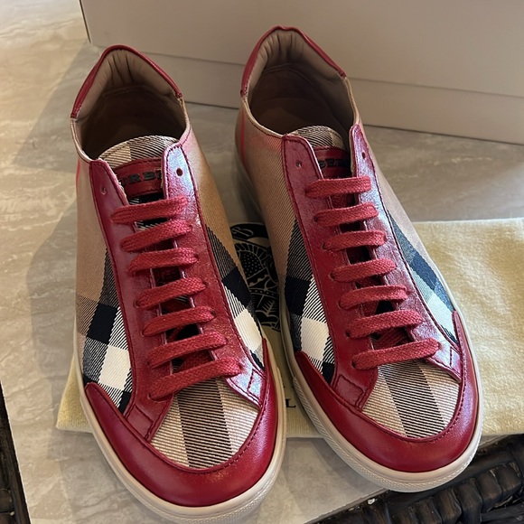 🎉𝐇𝐏!🎉BURBERRY HARTFIELD HOUSE CHECK LOW TOP SNEAKERS NIB - Picture 2 of 14